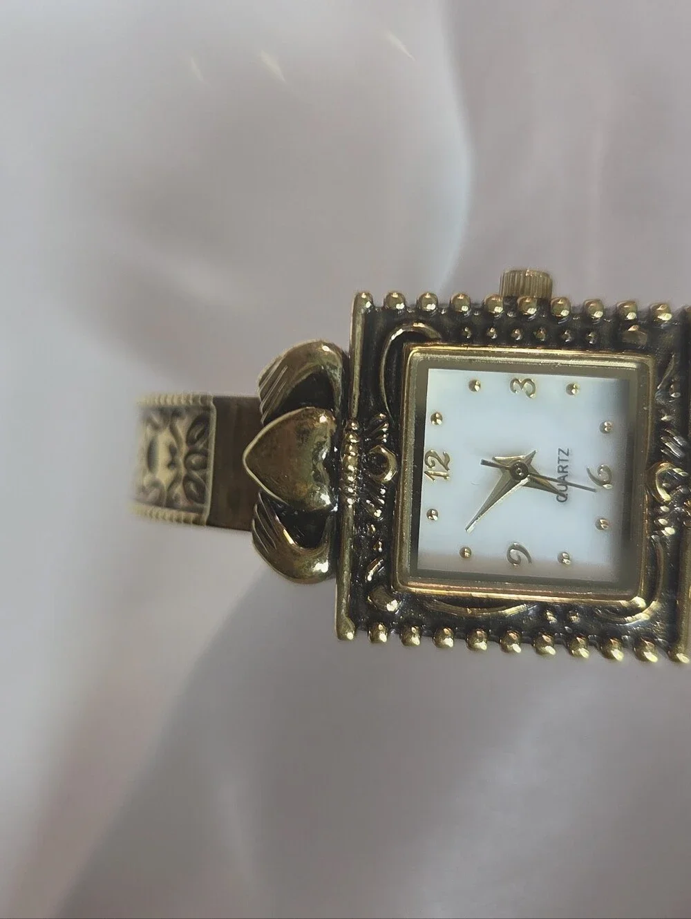 ladies gladdagh ornate quartz watch gold tone needs battery irish celtic
